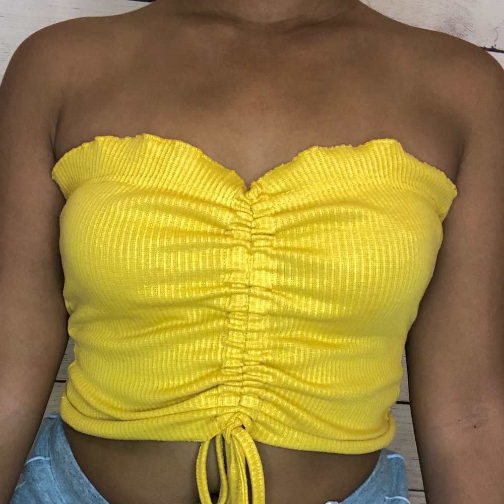 Yellow Crop Top 🌼